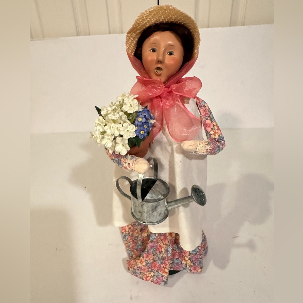 Byers Choice Spring Woman Gardener with Watering Can Clay Pot